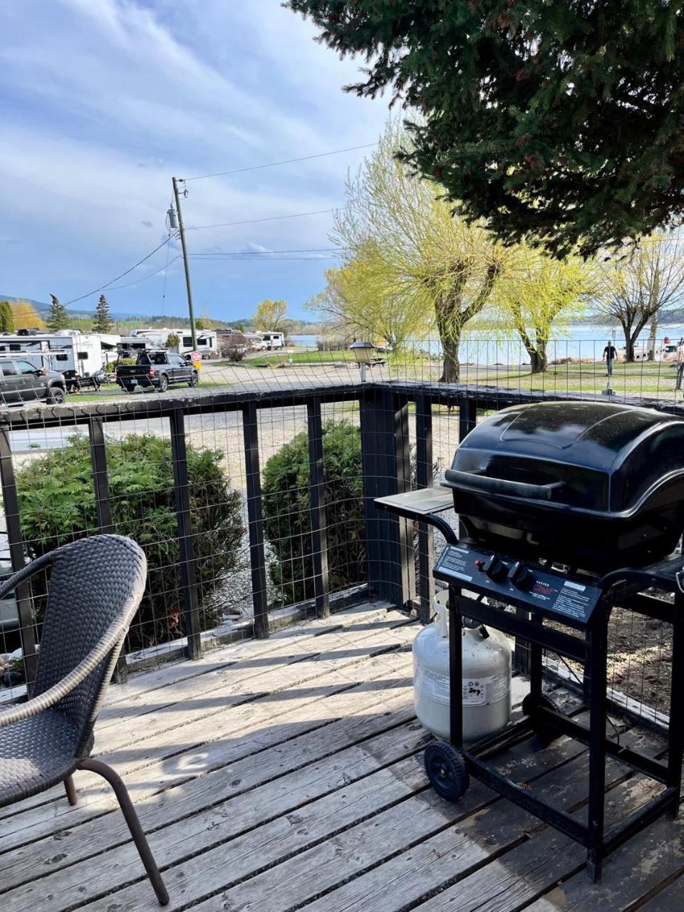 Roberts Roost Resort Quesnel Exteriör bild