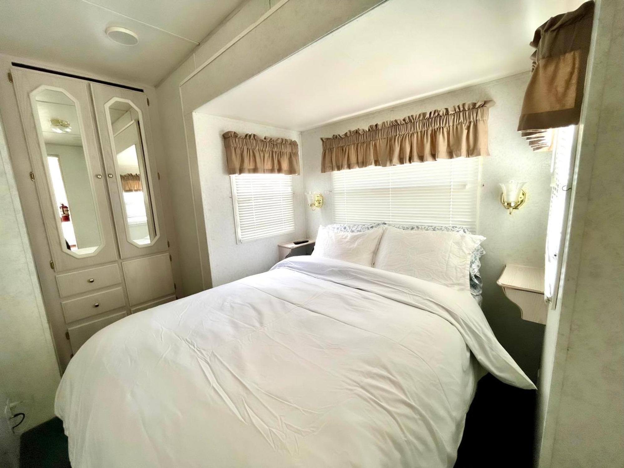 Roberts Roost Resort Quesnel Exteriör bild
