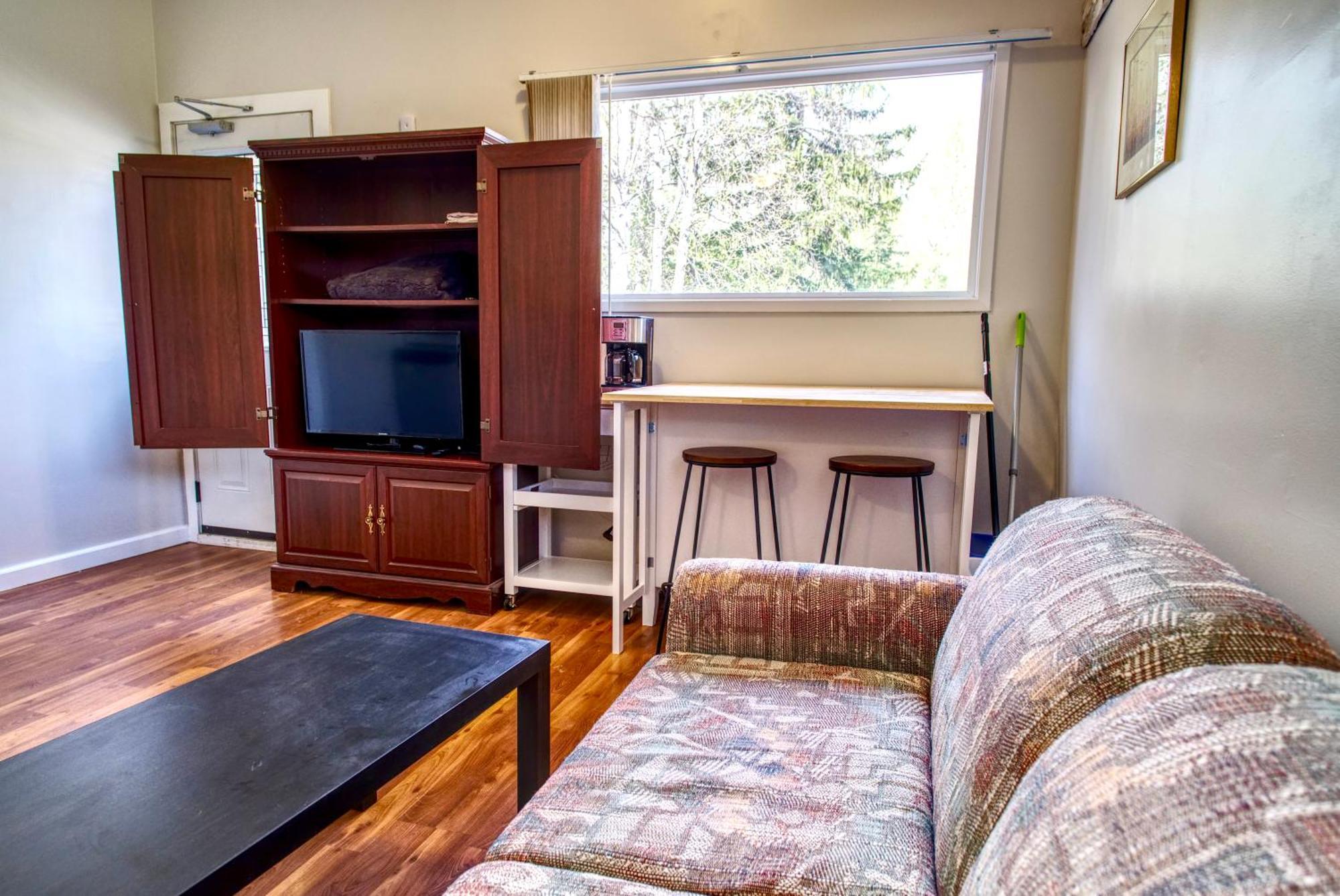 Roberts Roost Resort Quesnel Exteriör bild